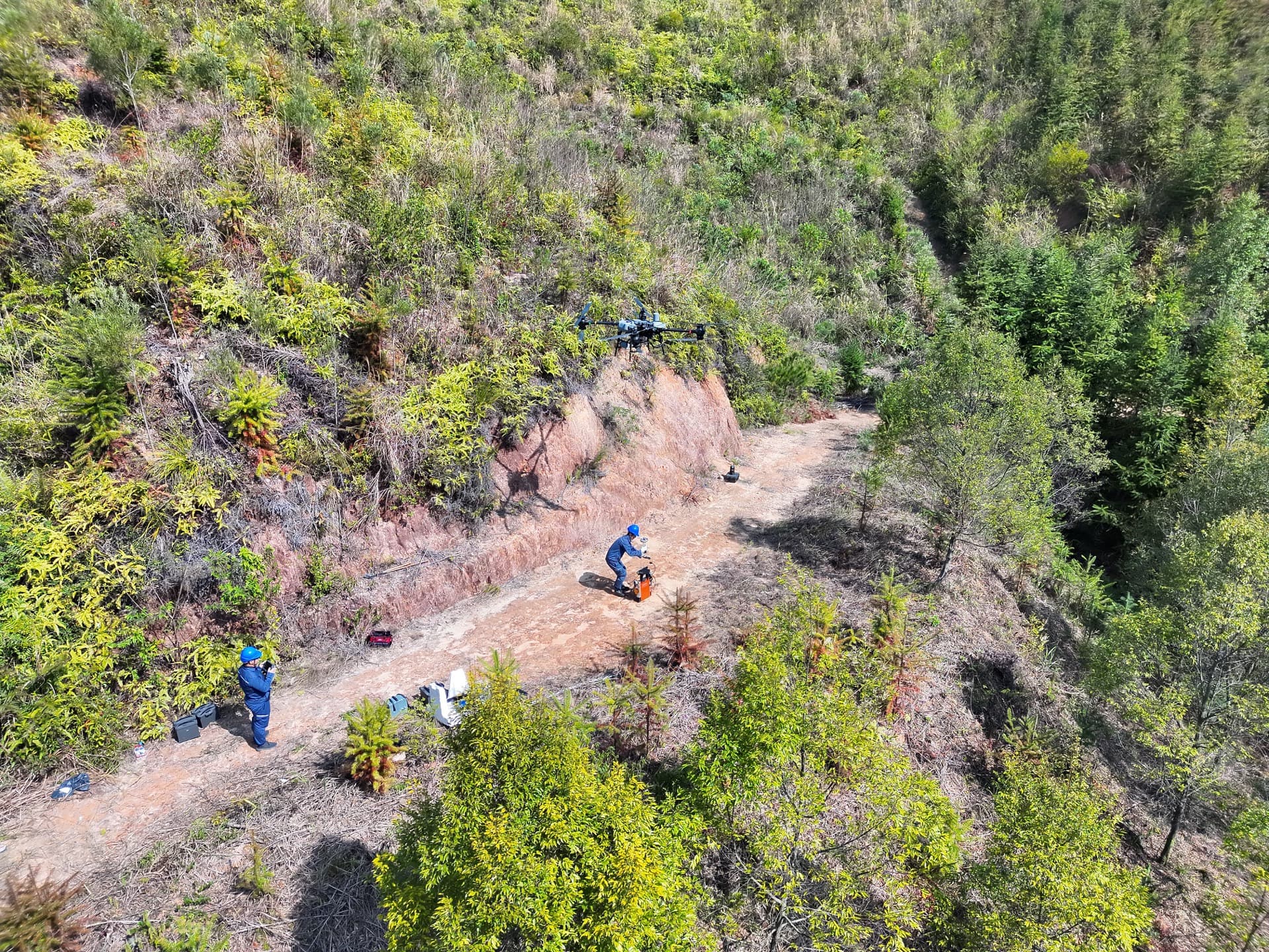 山地场景中的地面准备与调试
