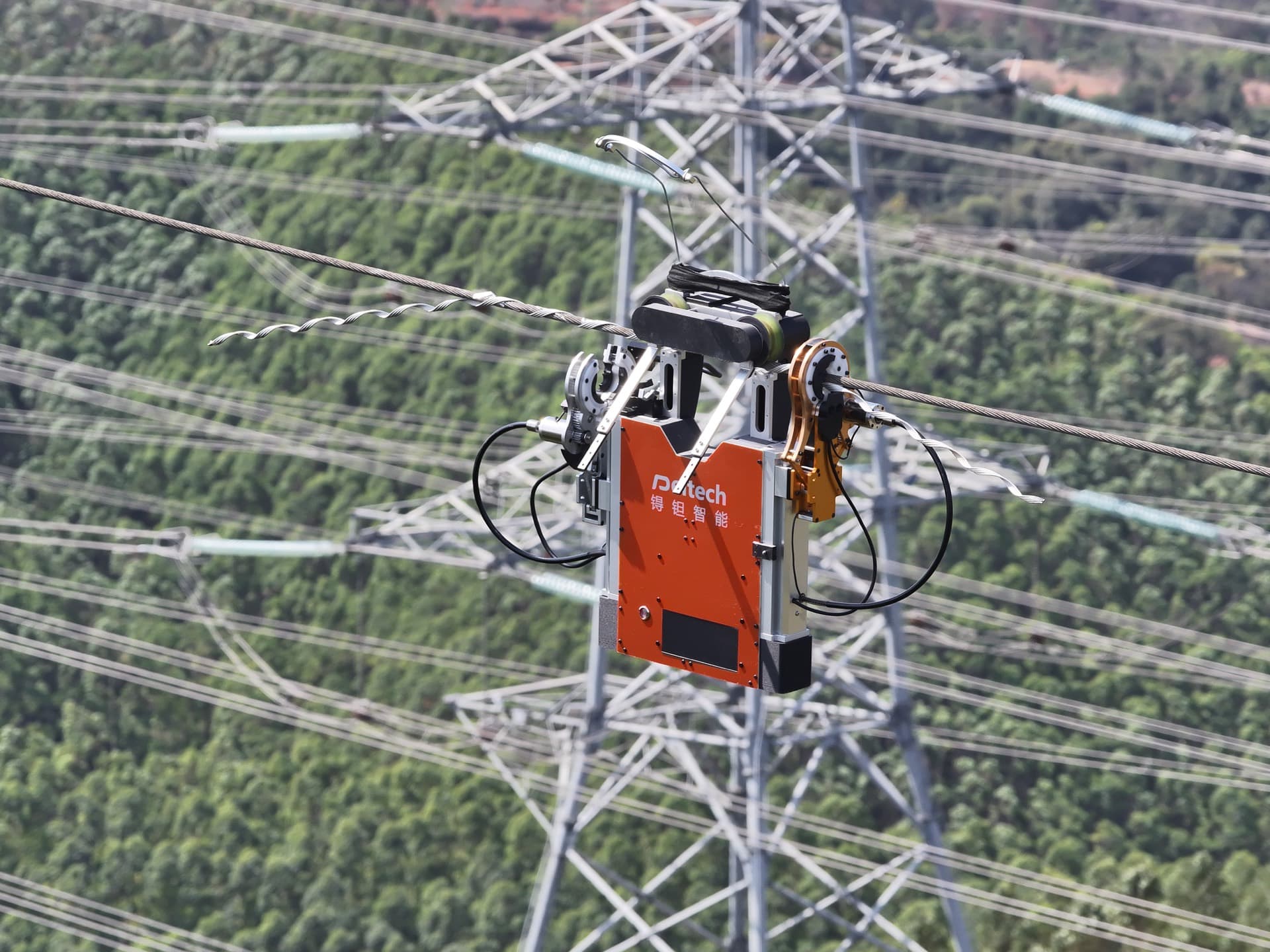 高空线路环境中的机器人姿态